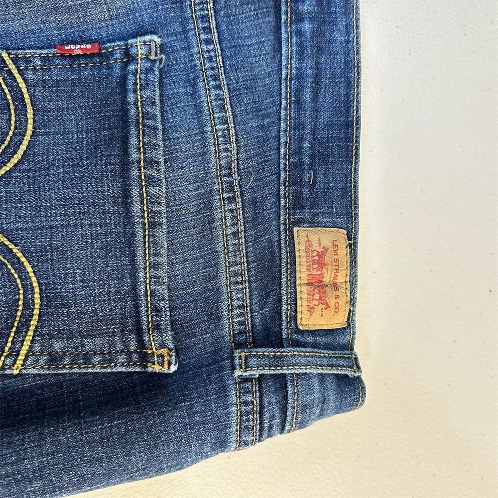 Levi's Women's Too Super Low 524 Bootcut Jeans Size 13 Blue Dark Wash - Picture 6 of 15